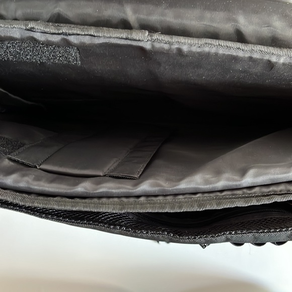 Targus 13” Shoulder/Messenger Laptop Bag with Strap - Picture 7 of 12